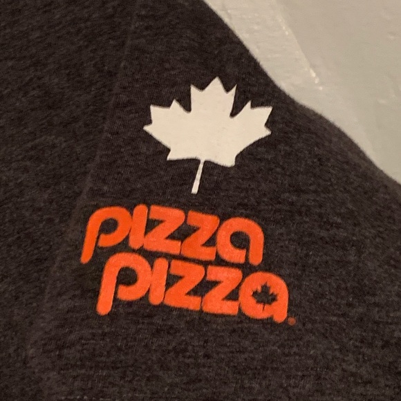 🍕 [2/$25] PIZZA PIZZA 50TH ANNIVERSARY “PIZZA IS LIFE” SHORT SLEEVE T-SHIRT 🍕 - Picture 4 of 5